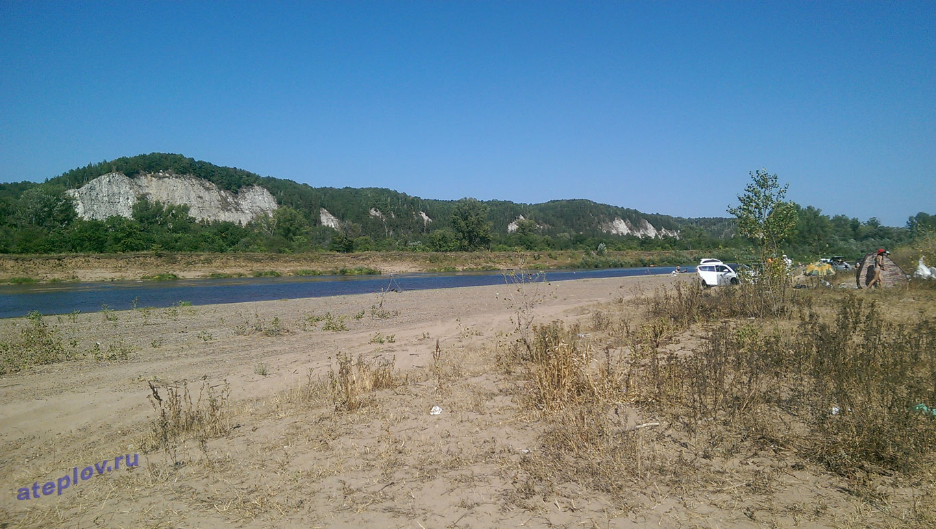 отдых с палатками на берегу реки Сим Башкортостан вблизи деревни Куяшкино - вид с берега 5
