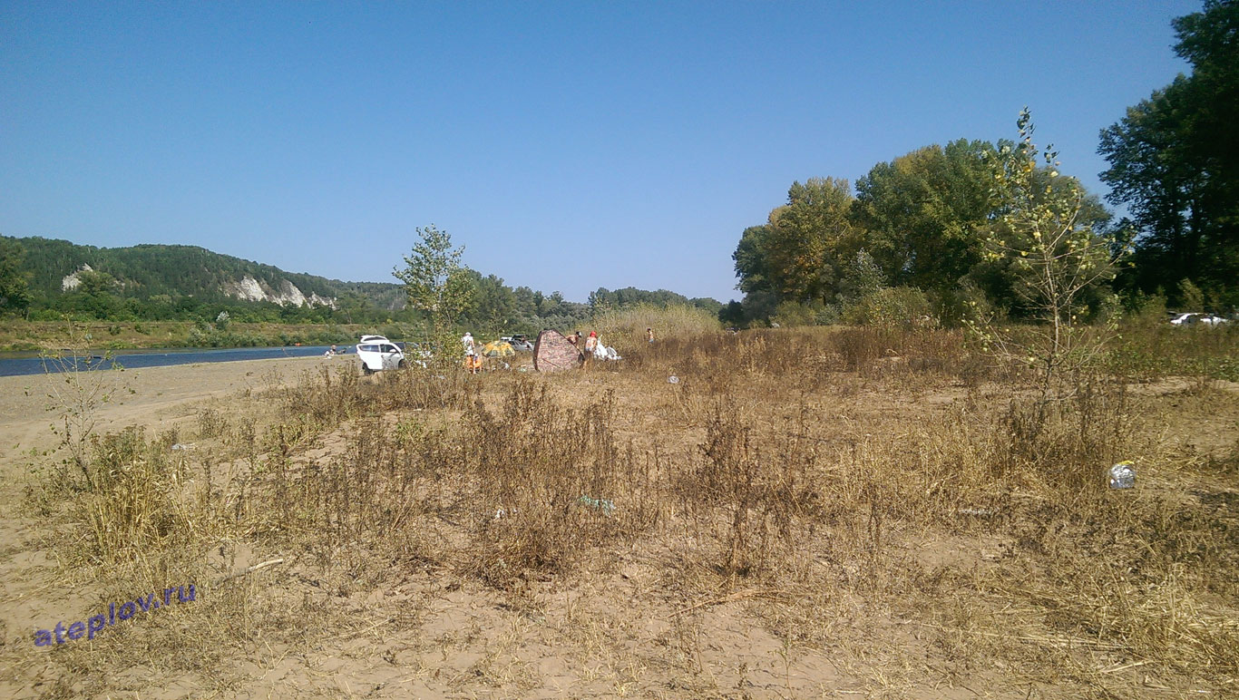 отдых с палатками на берегу реки Сим Башкортостан вблизи деревни Куяшкино - вид с берега 6